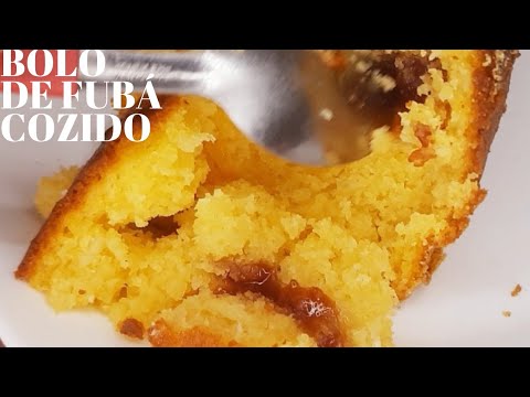 BOLO DE FUBÁ COZIDO COM GOIABADA – Fica úmido, macio e não resseca! Receita perfeita pro café!