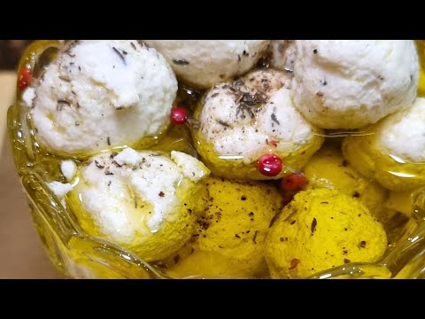 DELICIA! ! DE BOLINHAS DE QUEIJO NO AZEITE E TEMPERADAS. ÓTIMA SUGESTÃO PARA ENTRADAS.