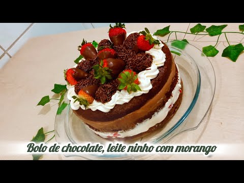 Bolo de Brigadeiro e leite ninho com morango