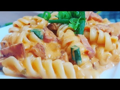 MACARRÃO COM STROGONOFF DE CALABRESA