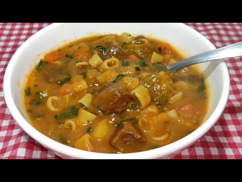 Sopa de macarrão,carne e legumes nutritiva com tempero caseiro natural ,nesse frio é td de bom