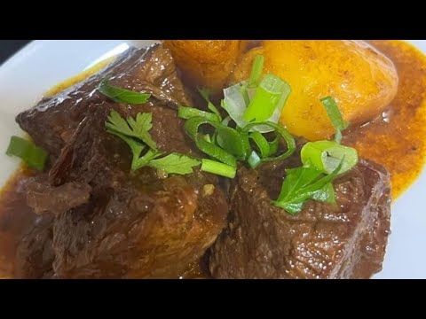 CARNE NA PANELA DE PRESSÃO COM MANDIOCA