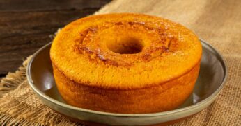 Bolo de Polenta Cozida: Delícia Fácil e Prática Para Um Excelente Lanche ou Cafezinho!