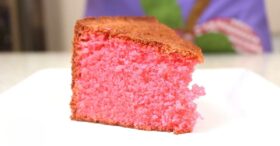 Misture Massa de Bolo com Gelatina e Crie Um Incrível e Diferente Bolo Rosa!