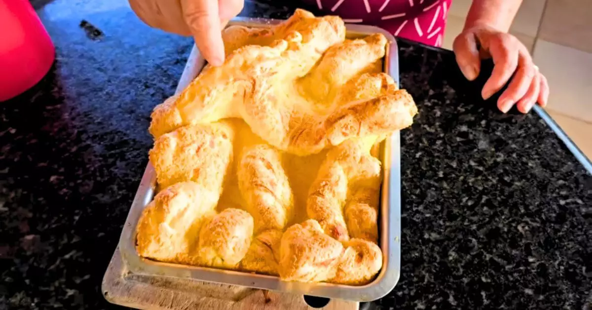 Biscoitos Montanha Russa dourados e crocantes em uma assadeira