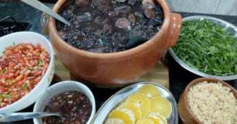 Como Fazer Uma Feijoada Deliciosa e Completa Para Complementar Seu Almoço ou Jantar