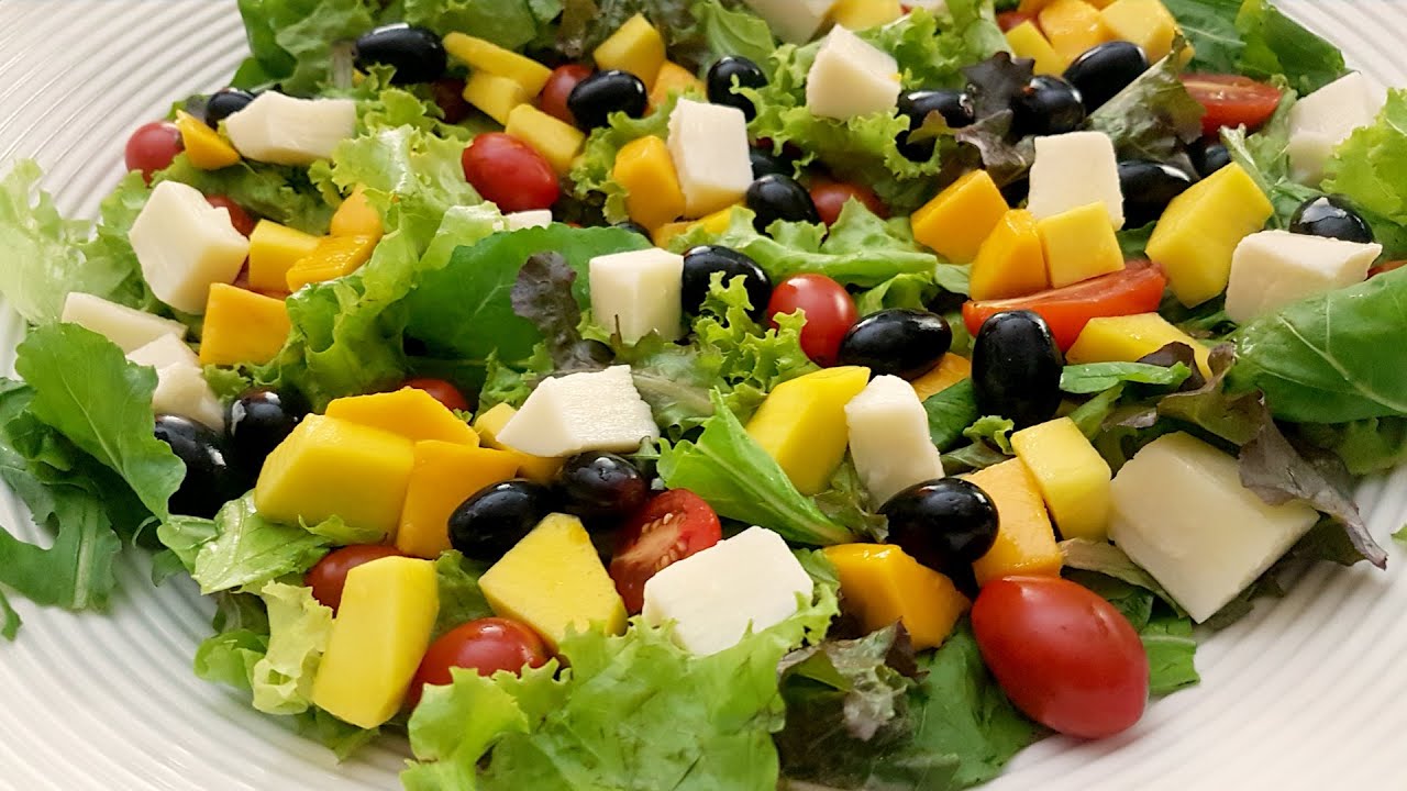 Verdejante Tropical: Salada Refrescante com Palmito Savana e Molho Cítrico