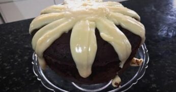 Bolo de Chocolate com Brigadeiro Branco: Uma Combinação Perfeita