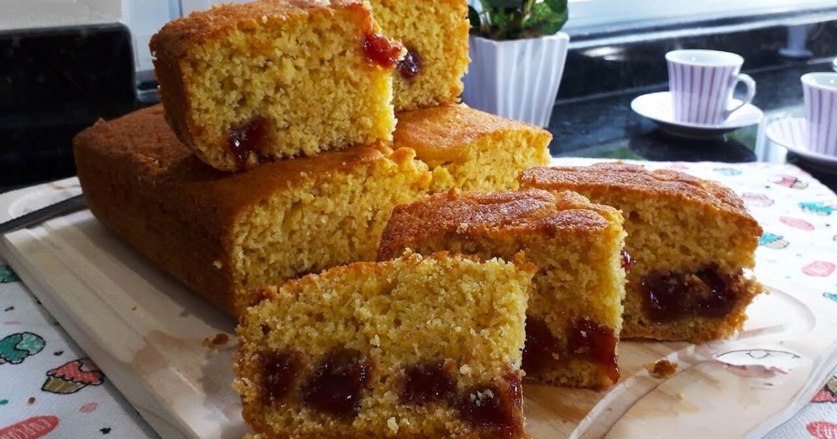 Bolo de Fubá com Goiabada