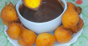 Bolinho de Chuva de Cenoura com Calda de Chocolate