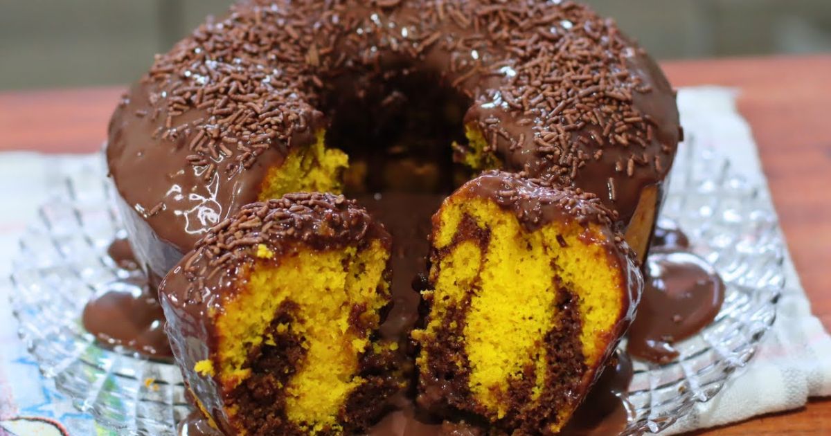 Bolo de Cenoura Mesclado com Ganache Fácil e Fofinho