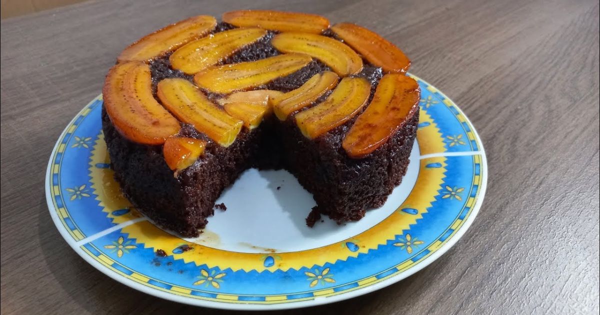 Bolo de Chocolate com Banana Caramelizada