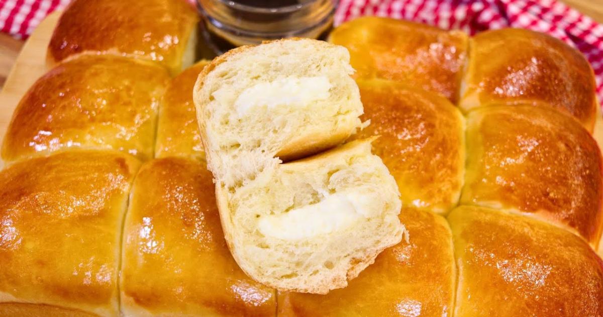 Pão de Batata que Sai Recheado de Requeijão com Massa Fofinha