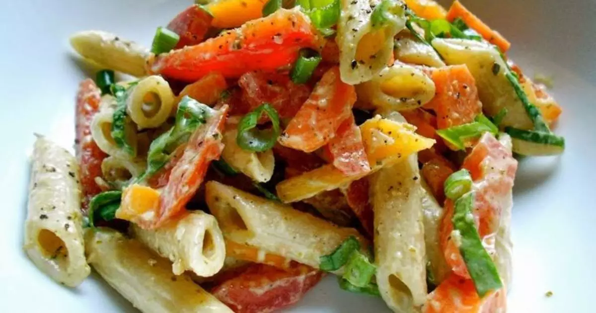 Salada de Macarrão com Vegetais: Leve, Colorida e Prática!