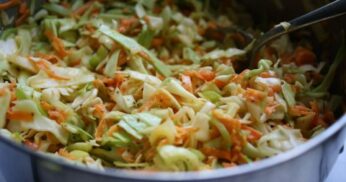 Salpicão Vegetariano com Toque Agridoce: Uma Explosão de Sabores sem Carne!