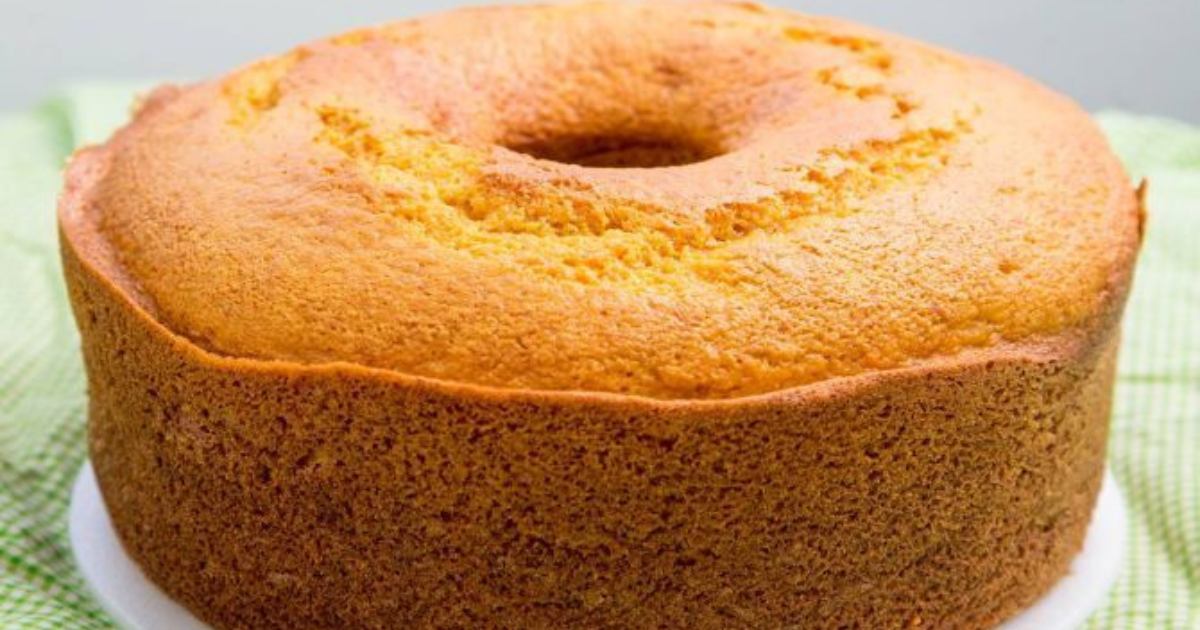 Sem glúten, delicioso e super fácil de fazer: bolo de cenoura com gostinho de infância