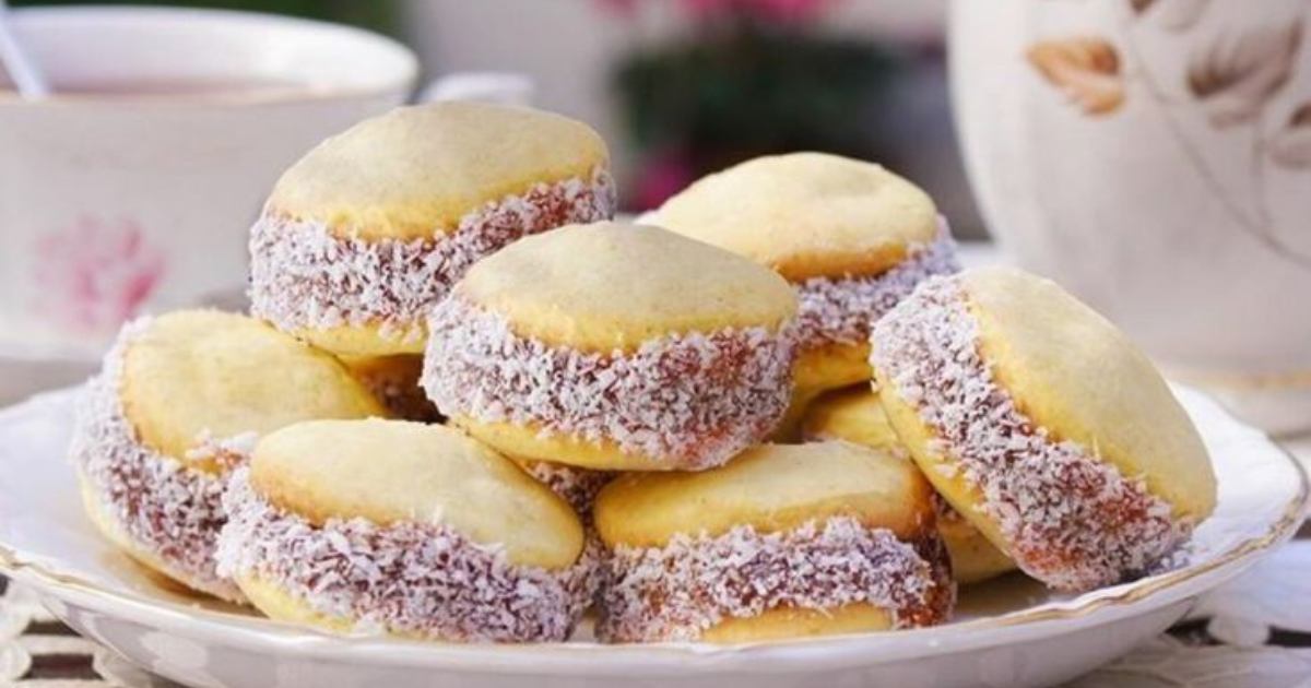 Alfajor de Maisena: Delícia Macia com Doce de Leite e Coco