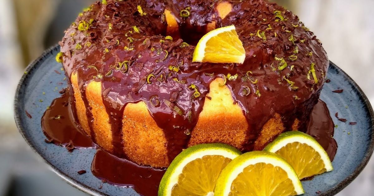 Bolo Fofinho de Laranja com Calda de Chocolate Sem Trigo Leite e Açúcar