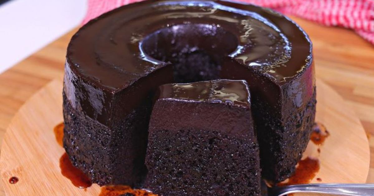 Bolo Pudim de Chocolate: Duas Sobremesas Perfeitas em Uma Só!