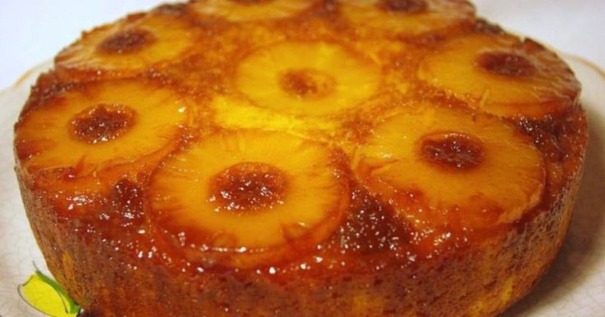 Bolo de Abacaxi Simples: Receita Fácil com Fruta Fresca e Calda Perfeita!