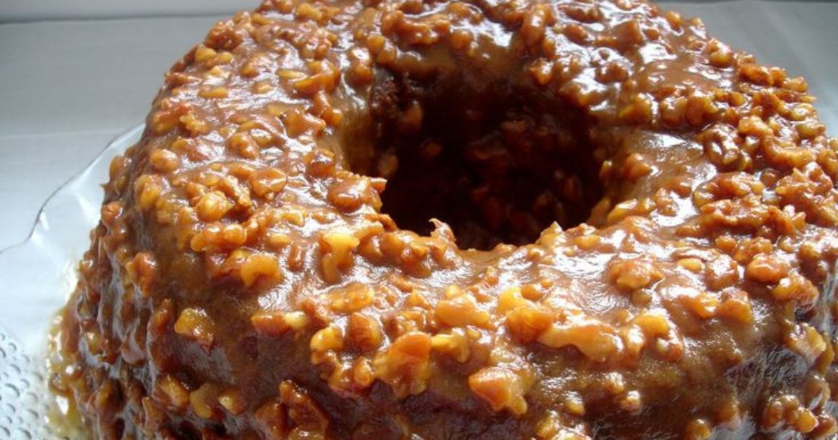 Bolo de Amendoim com Calda Caramelizada: Simplesmente Irresistível!