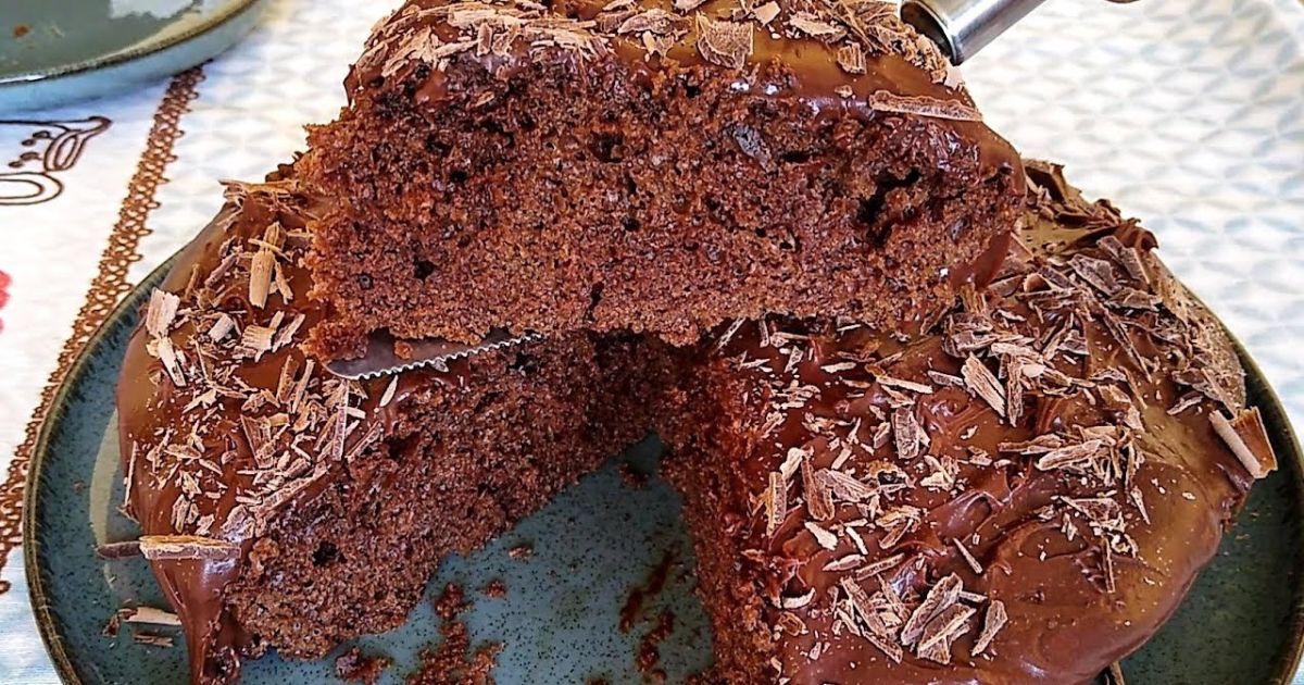 Bolo de Café com Chocolate e Ganache de Leite de Coco