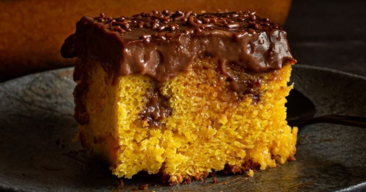 Bolo de Cenoura Fácil com Cobertura de Chocolate!