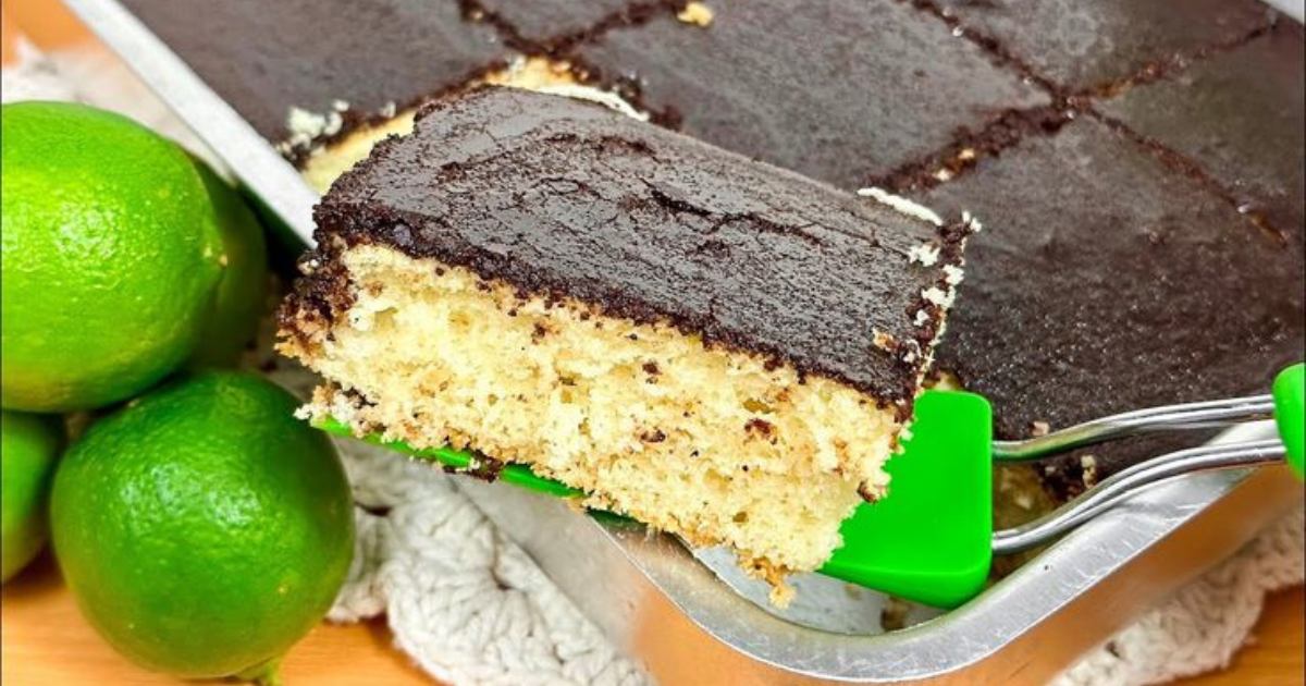 Bolo de Limão com Cobertura Crocante de Chocolate: Fácil e Irresistível!