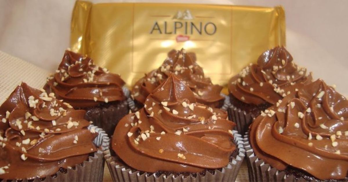 Cupcake de Chocolate com Creme de Alpino: Delícia Fácil para Fazer em Casa!