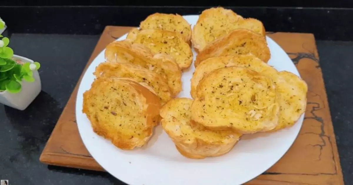 Faça Torradas Temperadas com Alho e Surpreenda com Sabor e Crocância!