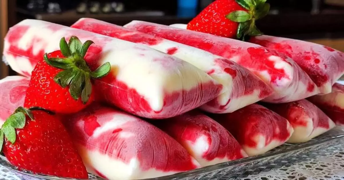 Geladinho Cremoso de Morango com Iogurte: Receita Fácil e Deliciosa para o Verão!