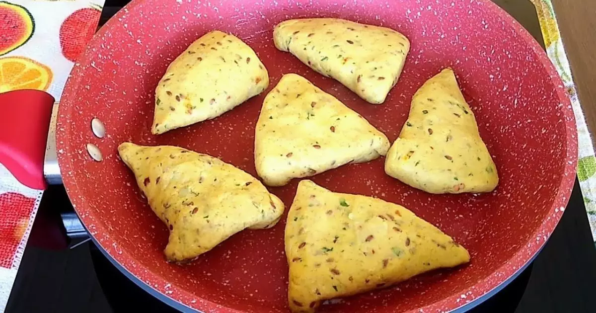 Lanche Saudável de Esfirra de Batata Doce na Frigideira Sem Trigo, Ovo ou Leite