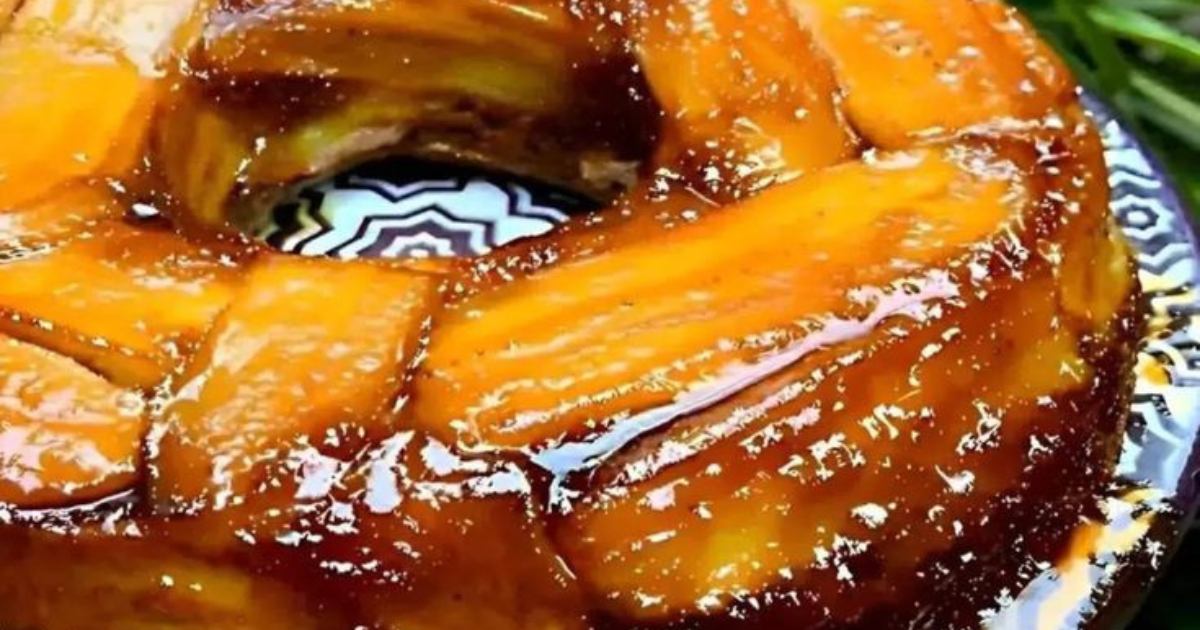 Surpreenda-se com o Sabor: Bolo de Banana Caramelizado Fácil e Fofinho!