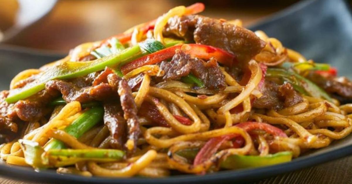 Yakisoba Caseiro Fácil e Delicioso: Prepare em Poucos Passos