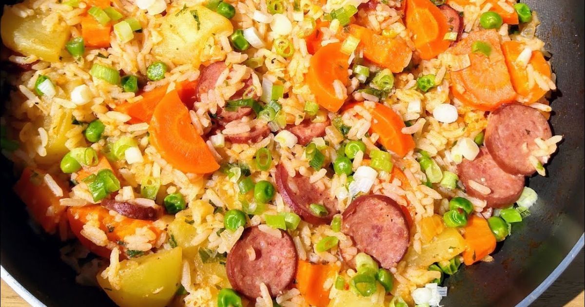 Arroz Prático com Calabresa na Frigideira