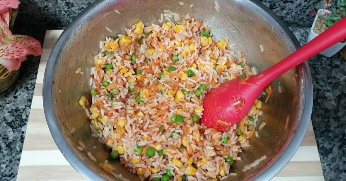 Arroz de Sobras com Queijo no Forno