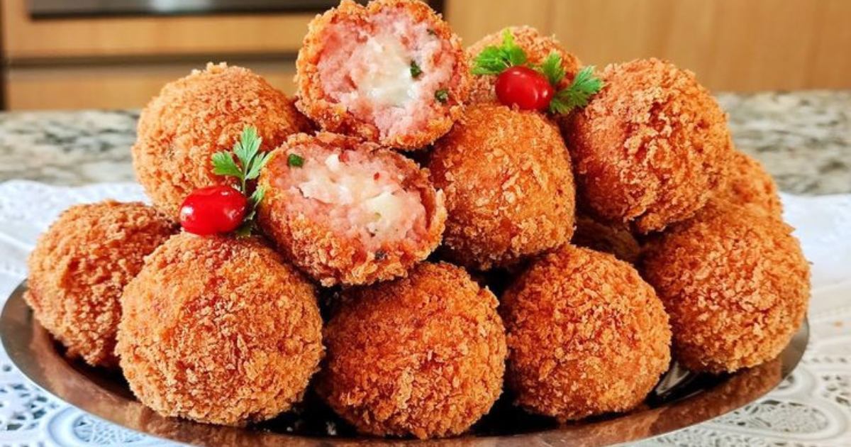 Bolinho de Linguiça Toscana Recheado: Crocante e Recheado na Medida Certa!