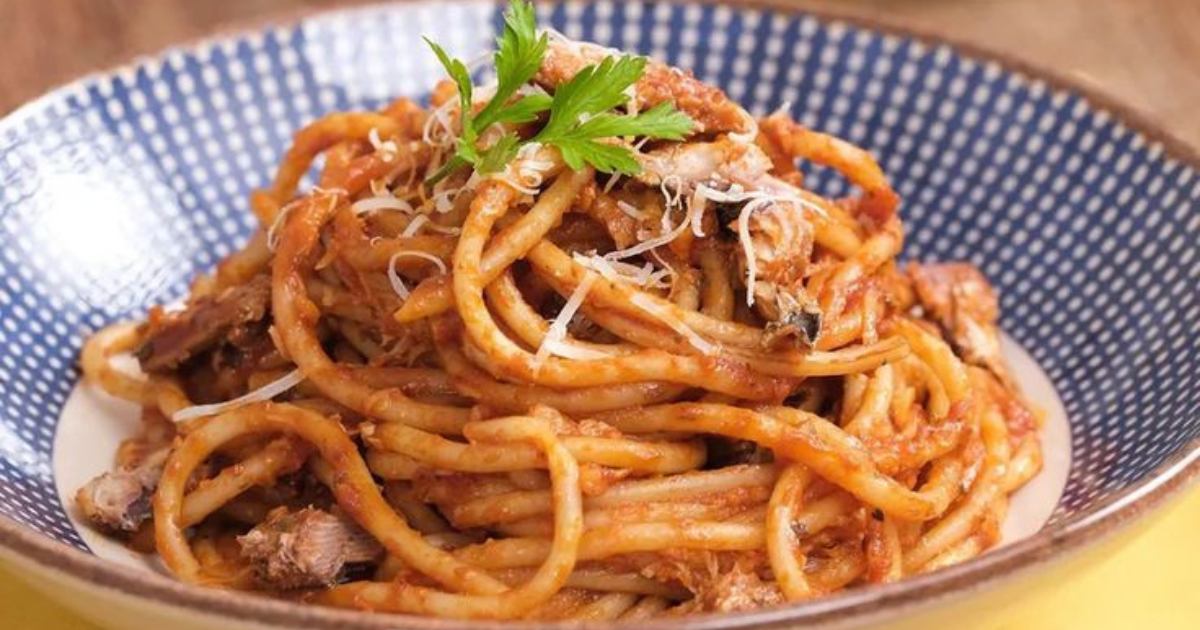 Macarrão com Sardinha: Simplicidade e Sabor em Cada Garfada