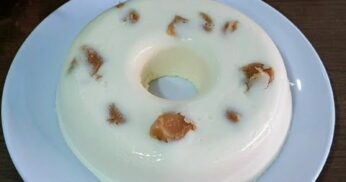 Aprenda a fazer Pudim de Coco Recheado! Receita fácil e rápida com doce de leite, ideal para sobremesas geladas.