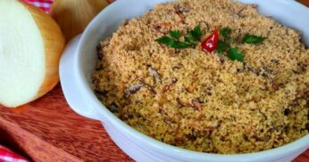 Descubra como uma Farofa Simples de Cebola Transforma o Natal em uma Festa de Sabores!