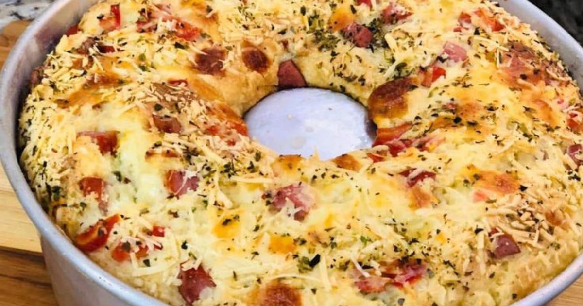 Surpreenda a Família com Este Bolo Salgado Simples e Irresistível!