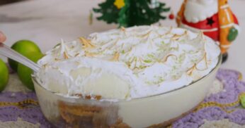 Torta Cremosa Mousse de Limão Trufada na Travessa Para Festas de Fim de Ano