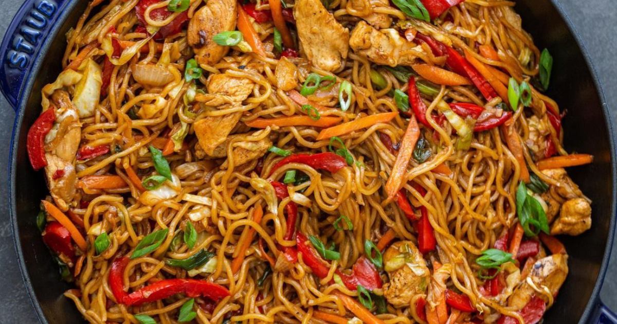 Yakissoba de Frango Econômico: O Segredo para um Prato Delicioso em Casa!