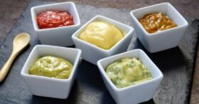 4 Molhos Caseiros para Saladas que Você Precisa Experimentar Agora!