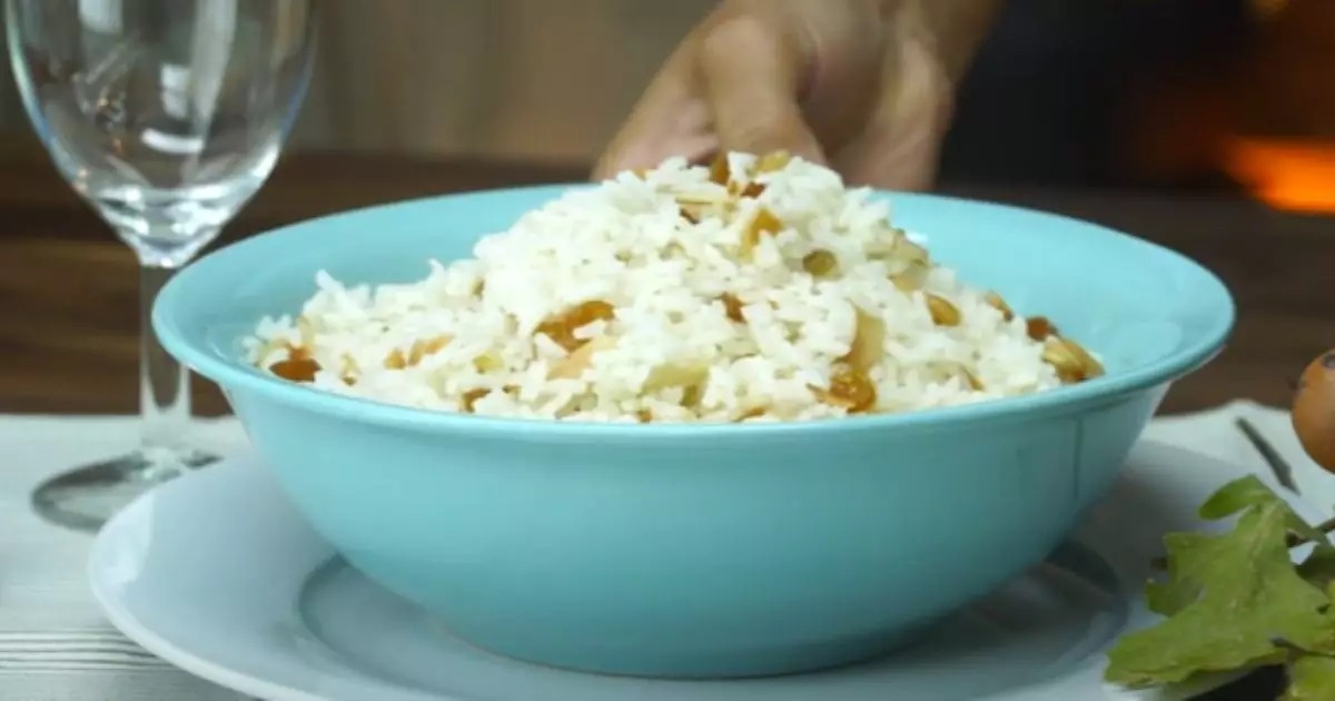 Arroz com Amêndoas e Damascos: Sabor Sofisticado em Poucos Minutos!