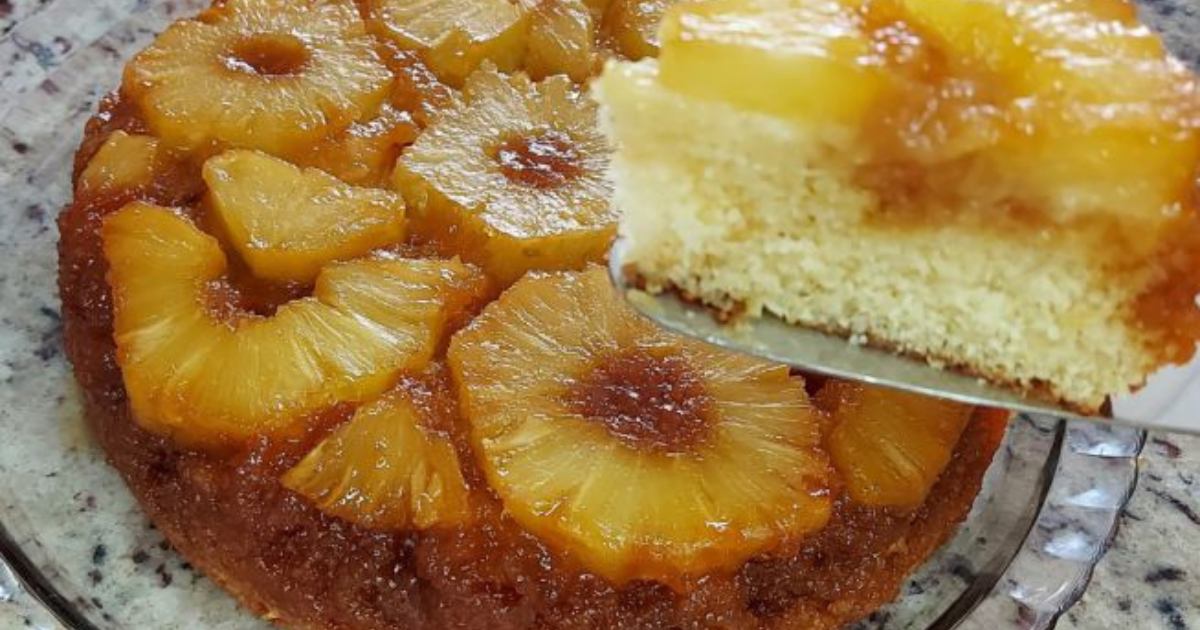 Bolo de Abacaxi Caramelizado que Vai Deixar Todo Mundo Impressionado!