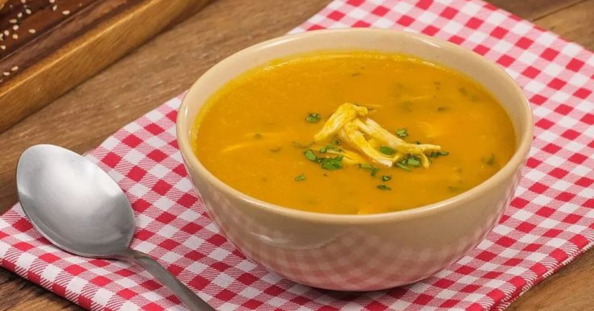 Caldo de Abóbora com Frango para Aquecer Seu Dia