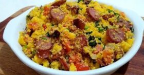 Cuscuz com Linguiça de Frango: Uma Explosão de Sabor Simples e Deliciosa!