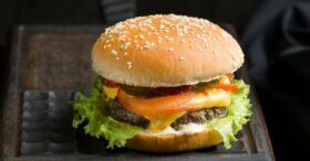 HAMBÚRGUER CASEIRO: O SEGREDO DO SABOR ARTESANAL NA SUA COZINHA