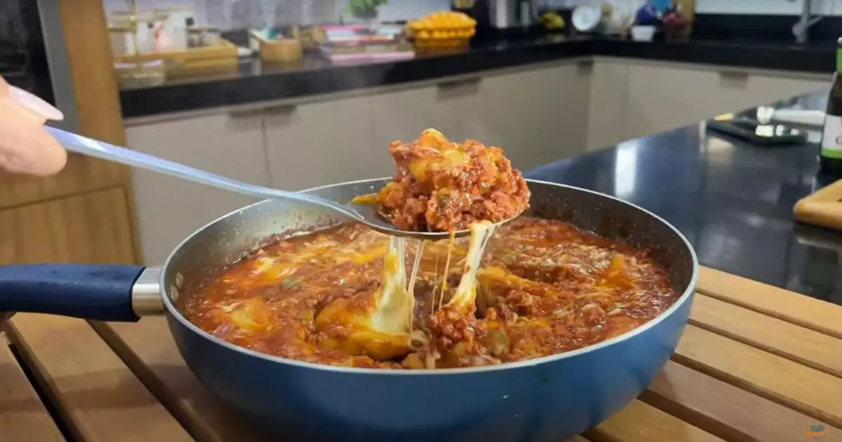 Rondelli na Frigideira com Linguiça e Carne Moída